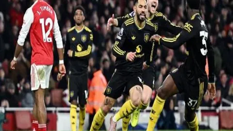 泰勒在执法战局中屡次亮牌，蓝军领牌王冠非他莫属，场均2.36张牌冠绝各队！